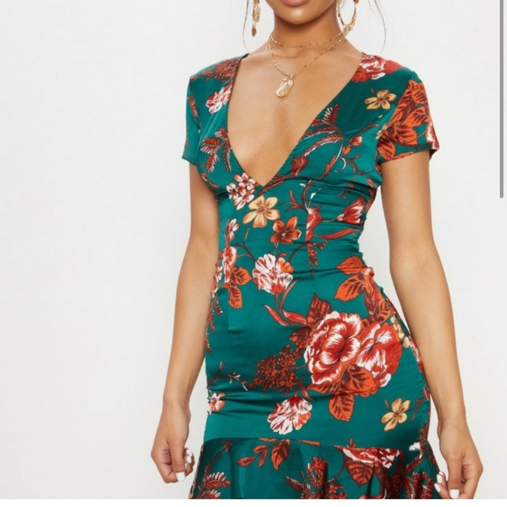 Pretty Little Thing size 0 cross cross mini dress bodycon